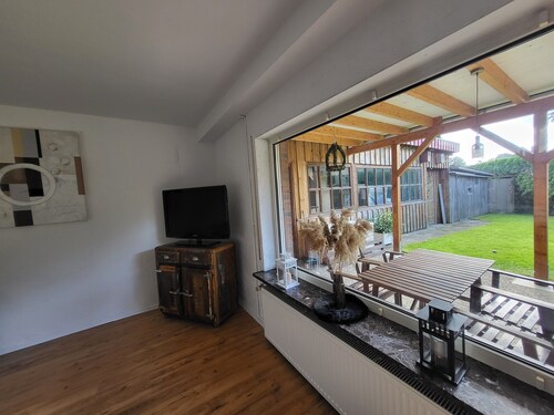 Vacation apartment with garden for dogs in the Hüttner mountains