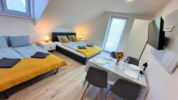 Tabla de planchar con plancha, wifi, ropa de cama