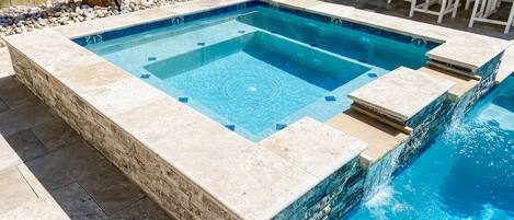 Piscine chauffée, piscine avec cascade