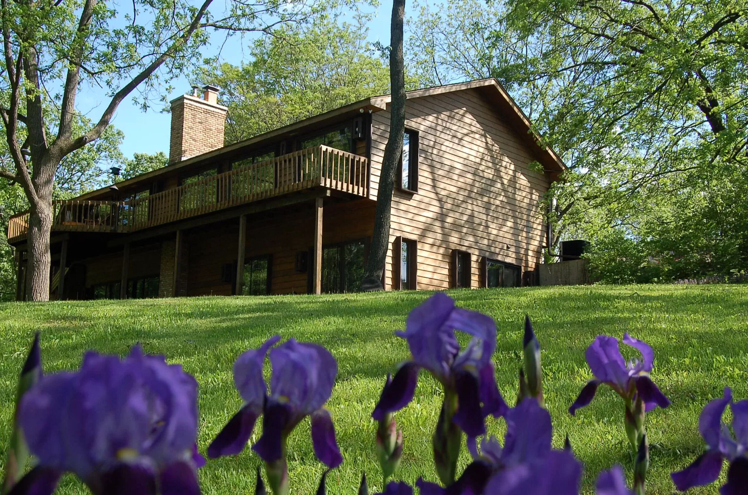 Mid-Century Modern Luxury Cabin