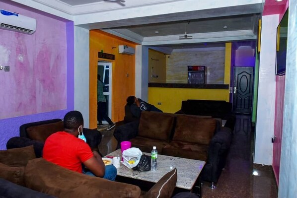 Bar (on property) - Zaro Suites and Lounge Kano (Kano)