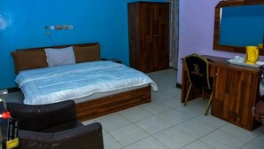 Deluxe Room | In-room safe, WiFi (free), bed sheets - Zaro Suites and Lounge Kano (Kano)