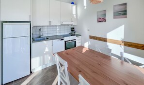 KylskÄp, mikrovÄgsugn, spishÀll och diskmaskin