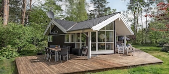 Beautiful home in Græsted with WiFi