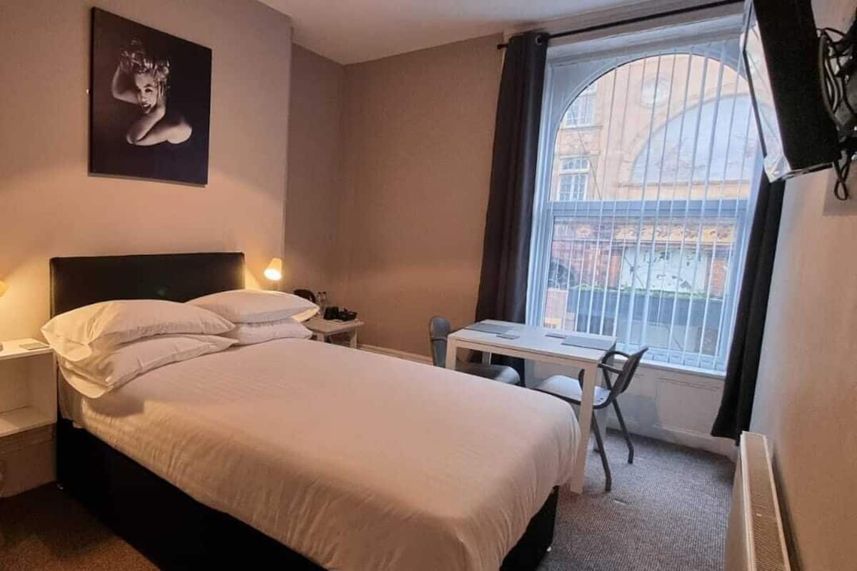 Comfort Double Room (Room 3) | Iron/ironing board, free WiFi