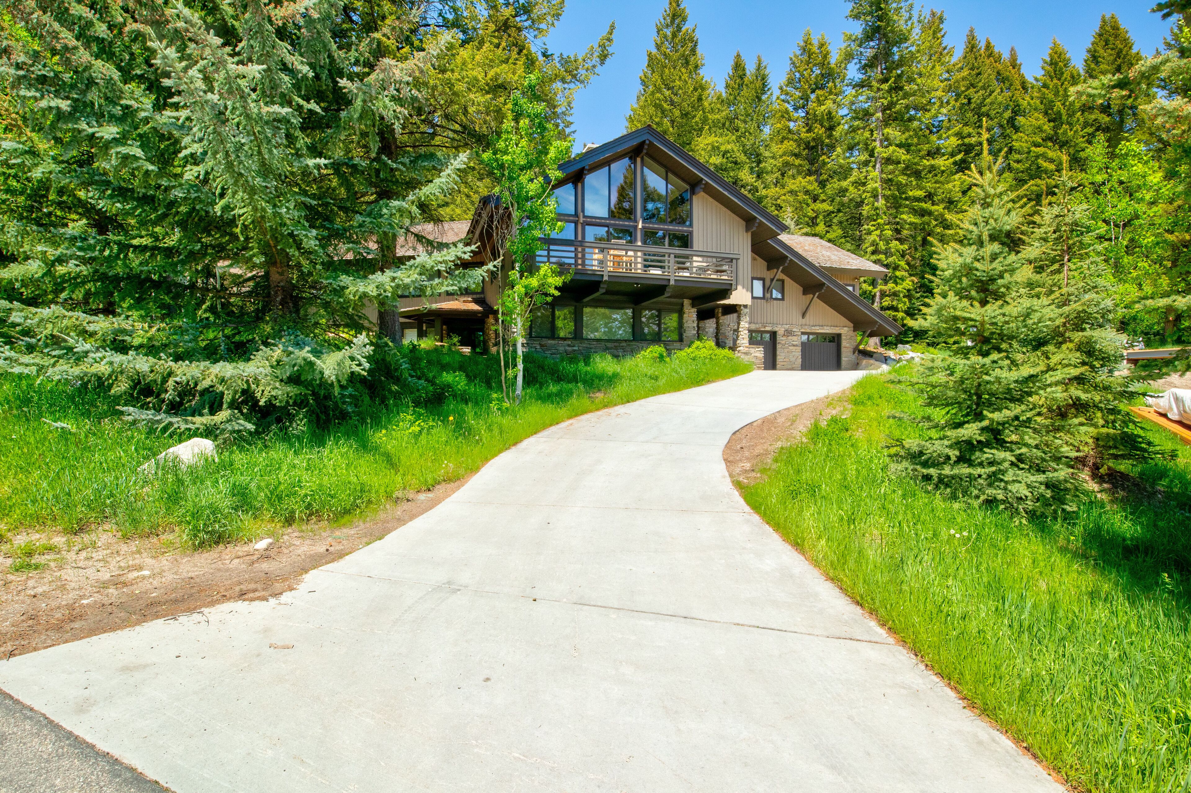 RMR: Renovated Luxury 6 BR, 6 Bath Home w/ Extras