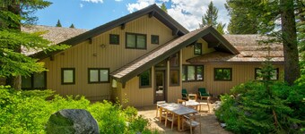 RMR: Sublette Ridge Ski Lodge in Teton Village