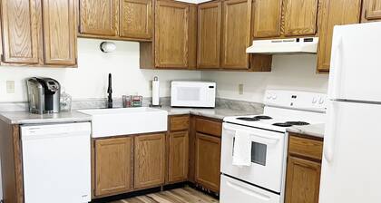 *NEWLY UPDATED* Elm Creek Homes- 2 bedroom sleeps 5