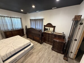 3 Schlafzimmer, Schreibtisch, Reisekinderbett, kostenloses WLAN