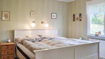 3 bedrooms, free WiFi, bed sheets