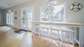 Interior - Sleeps 18, Pet-friendly, 1 Block to Beach Access, GAMEROOM Firepit, Dbl. Master (Oak Island)