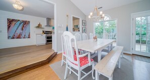 Dining - Sleeps 18, Pet-friendly, 1 Block to Beach Access, GAMEROOM Firepit, Dbl. Master (Oak Island)