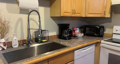 Chugiak Forest Home Family & Pet Friendly Easy going Host