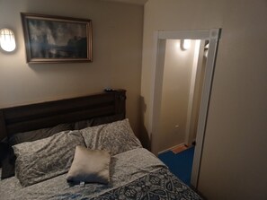 2 bedrooms, iron/ironing board, cribs/infant beds, free WiFi