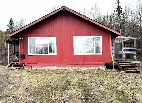 Exterior - Chugiak Forest Home Family & Pet Friendly Easy going Host (Chugiak)