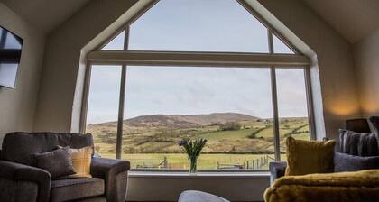 Dan’s Wee Cottage - Slieve Croob, Dromara (hot tub included in price)