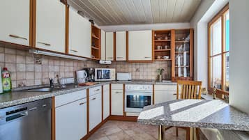 Kühlschrank, Herdplatte, Geschirrspüler