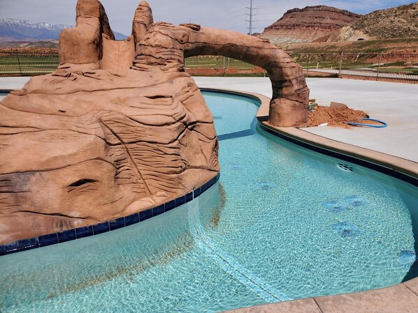 A heated pool - 6 Bed | Swim Spa | Resort pool | Lazy River | Mini Golf | SP (Washington)