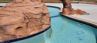 6 Bed | Swim Spa | Resort Pool | Lazy River | Mini Golf