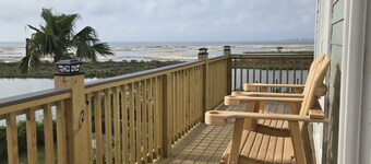 3 Bedroom Condo( Beach, & fish) Beautiful Bayside View and Perfect Sunsets