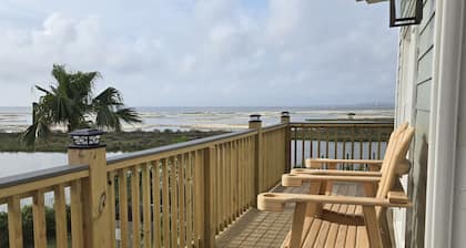 3 Bedroom Condo( Beach, & fish) Beautiful Bayside View and Perfect Sunsets