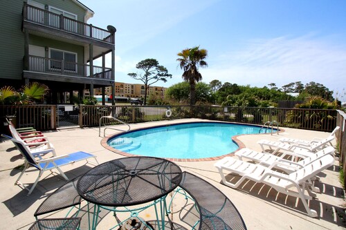 3 Bedroom Condo( Beach, & fish) Beautiful Bayside View and Perfect Sunsets
