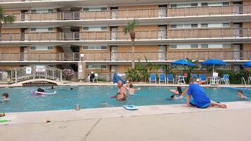 Een verwarmd zwembad