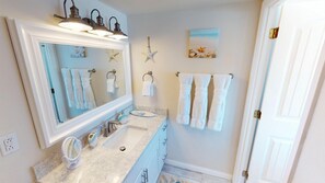 Hair dryer, towels - 275+ Five Star Reviews True Beachfront Penthouse -Now with Pickleball :) (Corpus Christi)