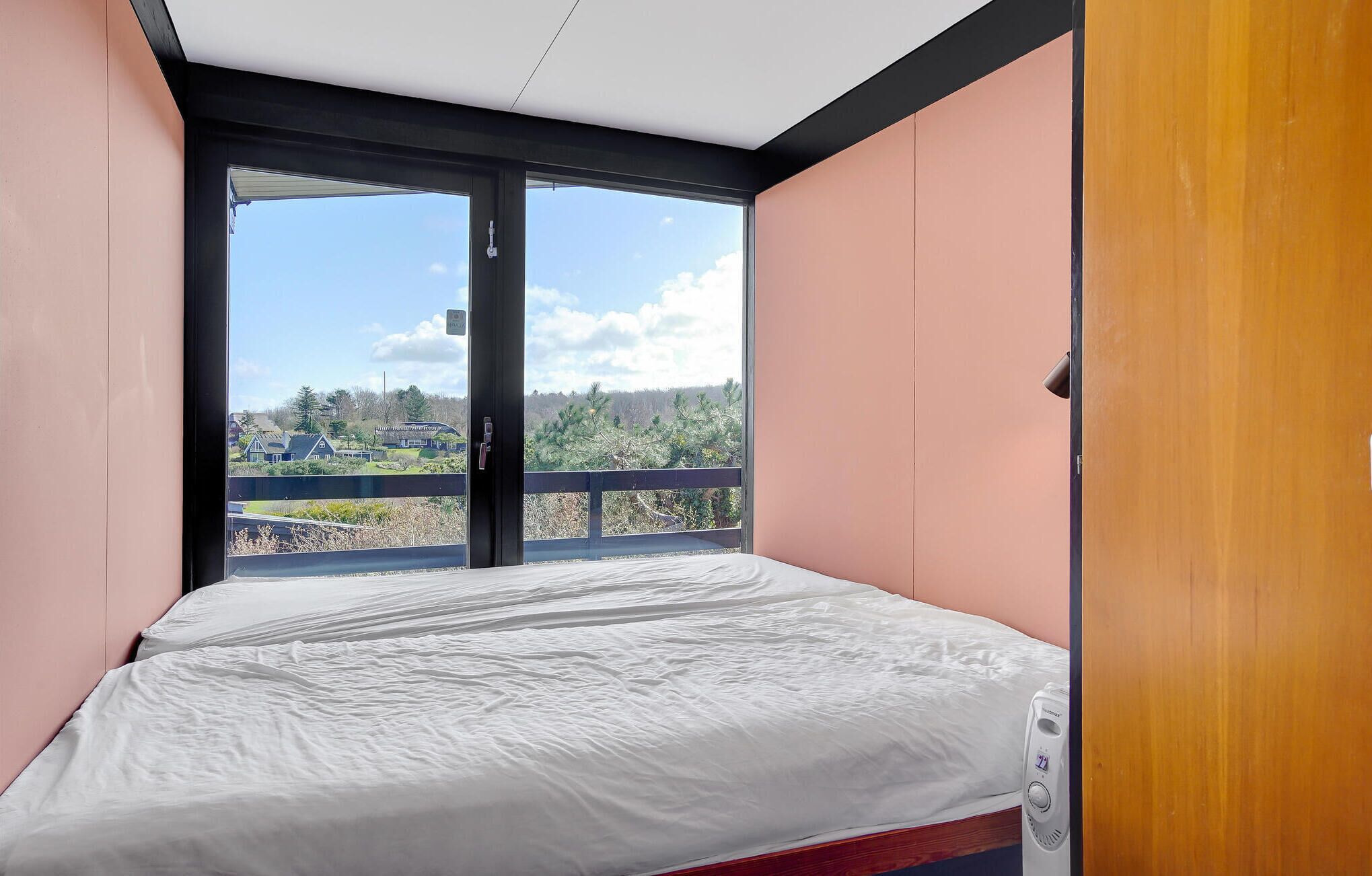 3 bedrooms, travel cot, free WiFi