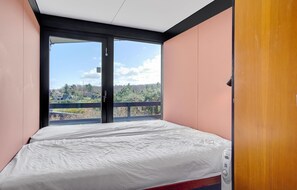 3 bedrooms, travel cot, free WiFi
