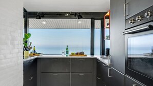 Kaffetrakter/tekoker, kjøleskap, mikrobølgeovn og ovn