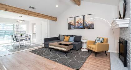 7 mi to DT✔house in 3B/2B✔2 king beds ❄shaded patio❤️pet friendly& garage park