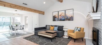 7 mi to DT✔house in 3B/2B✔2 king beds ❄shaded patio❤️pet friendly& garage park