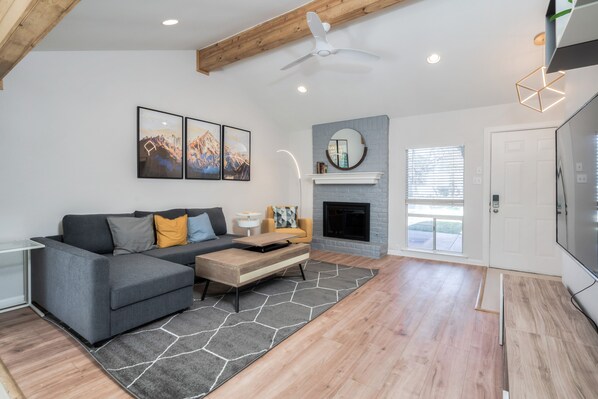 Smart TV, fireplace, books, computer monitors