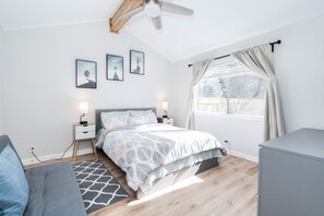 3 bedrooms, desk, iron/ironing board, free WiFi