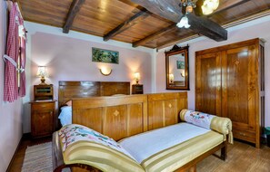 3 bedrooms, travel crib, free WiFi, bed sheets