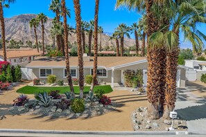 Property grounds - Idyllic setting just a 5-minute walk to El Paseo! (Palm Desert)