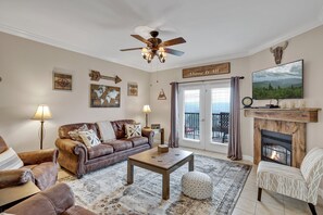 Smart TV, fireplace