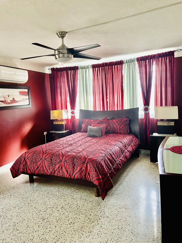 2 soverom, skrivebord, strykejern/-brett og wi-fi (inkludert)