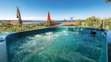 Bain à remous extérieur