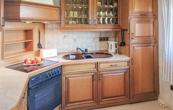 Kühlschrank, Herdplatte, Geschirrspüler