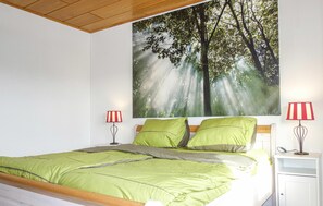 2 Schlafzimmer, Reisekinderbett, kostenloses WLAN, Bettwäsche