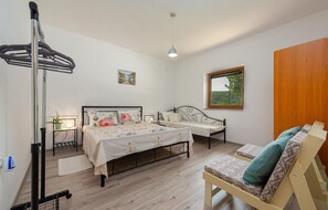 3 عدّة غرف نوم وواي فاي مجانًا وملاءات أسرّة