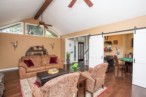 Smart TV, fireplace, video games, books - Unwind in Our Flagstaff Home: Peaceful, Beautiful, and Perfectly Located (Flagstaff)