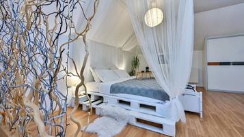 4 bedrooms, travel cot, free WiFi, bed sheets