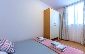1 bedroom, free WiFi, bed sheets