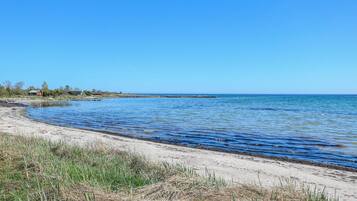 Nær stranden og fisking
