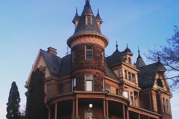 The Henderson Castle