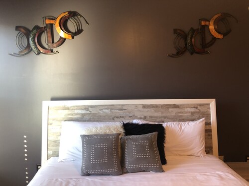 EXCLUSIVE FURNISHED LUXURY CONDO