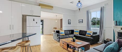 House, 3 Bedrooms | Living area | 50-inch Smart TV with digital channels, TV